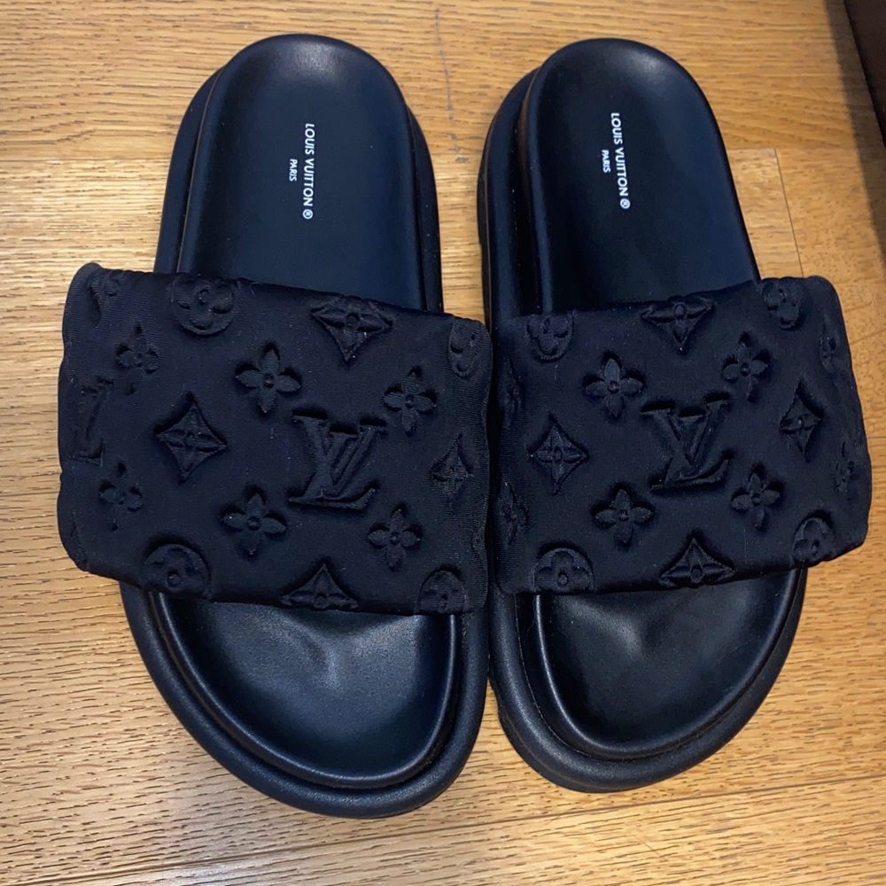 Louis Vuitton Embossed pillow comfort mules  size EU39 (Fits small like EU38)